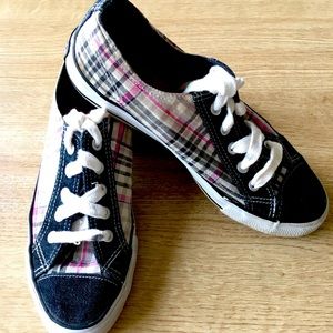 Airwalk Women’s Low Top Canvas Shoes, Size: 7.5 l